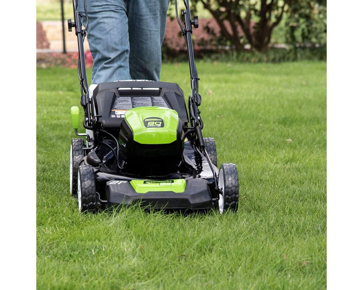 Tondeuse à gazon à gazon sans fil 80 V, autotractée et sans balais de 21 pouces | Greenworks