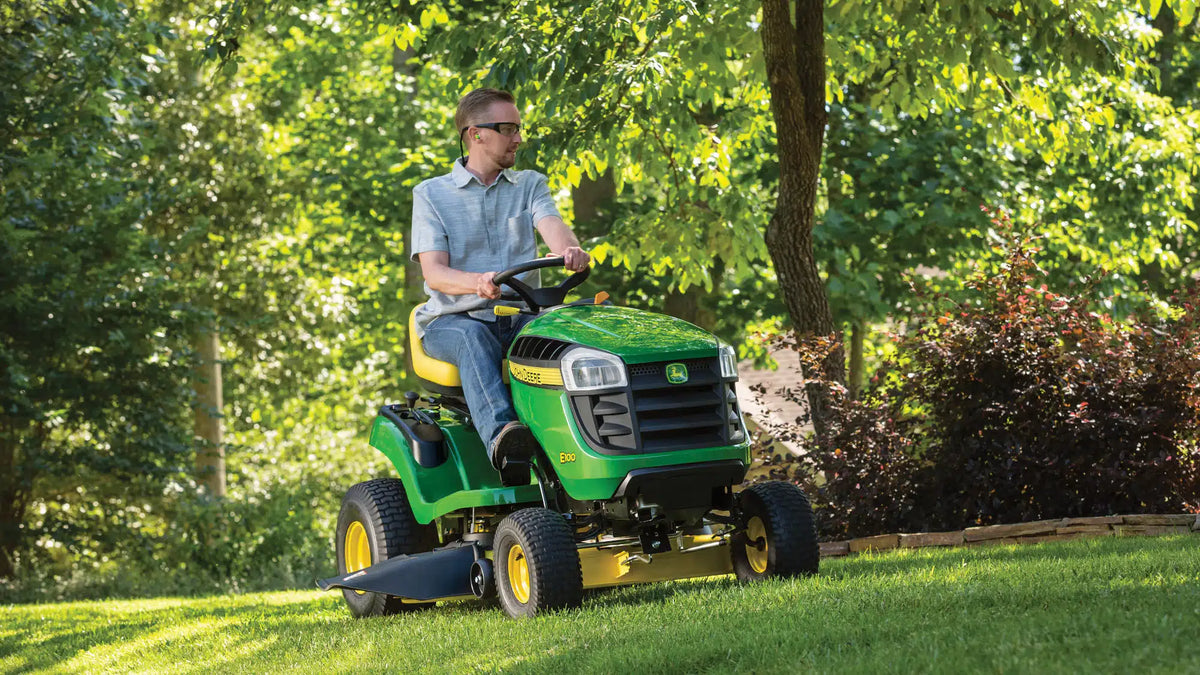 Tondeuse à gazon autoportée John Deere S100 de 107 cm (42 po) à essence, 17,5 CV, transmission hydrostatique