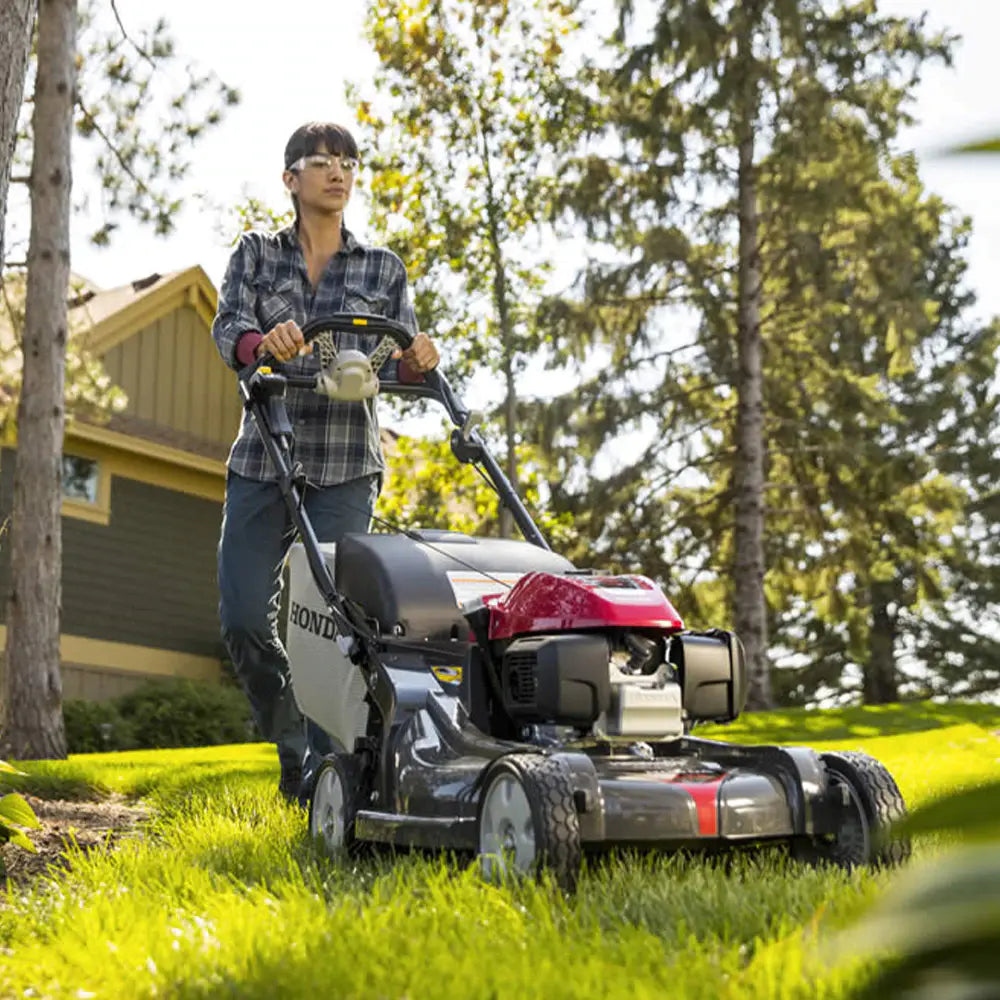 Tondeuse à gazon à gazon autotractée Honda Nexite de 53 cm (21 po), système Versamow 4 en 1, transmission hydrostatique, démarrage électrique, moteur GCV200 avec système Roto-Stop.